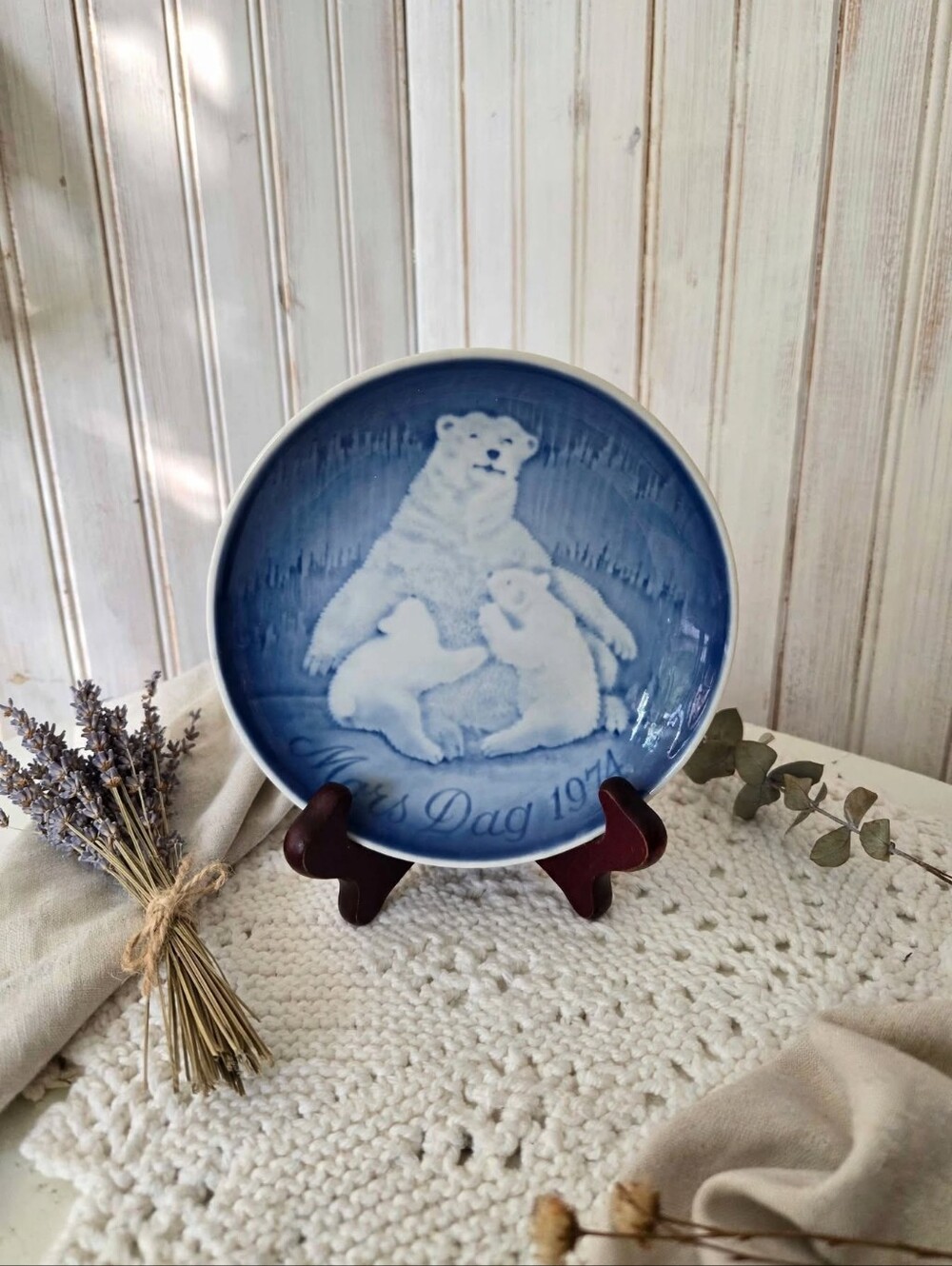 Vintage 1974 Bing & Grøndahl Polar Bear Mother's Day Plate "Mors Dag"